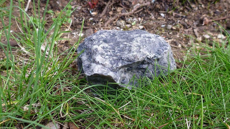 FingerLakes صخرة مزيفة لإخفاء مفتاح احتياطي من فينجر ليكس - تبدو، تشعر وتزن مثل الحجر الحقيقي - آمنة للحدائق، الساحات، وجيوكاشينغ - Image 2